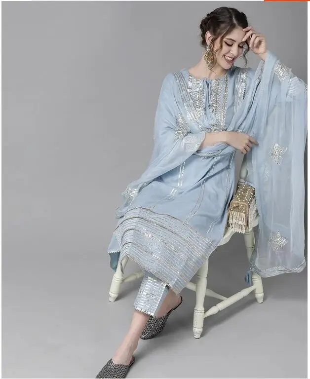 Traditional Indian Punjabi Emb - Salwar Kameez Set recension och pris