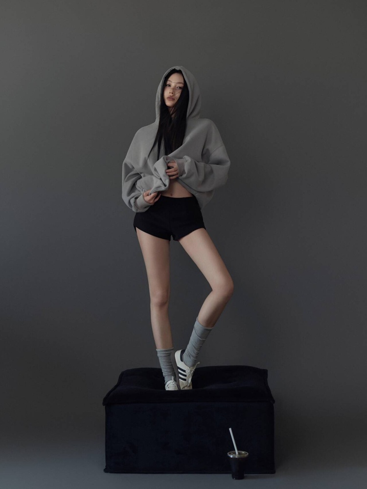 Gray Mood Portrait Theme Photo - Ethnic Fashion Photography recension och pris