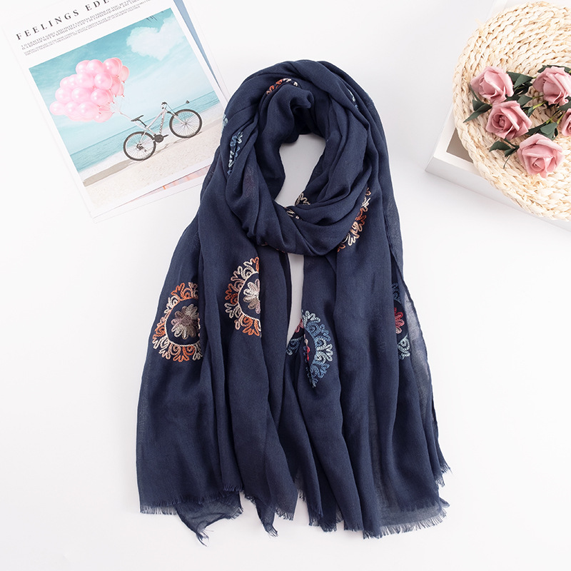 Many Colours Ethnic Embroidery - Winter Ethnic Fashion For Women recension och pris